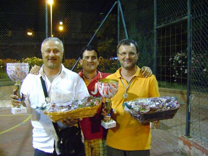 i vincitori con l'organizzatore.JPG